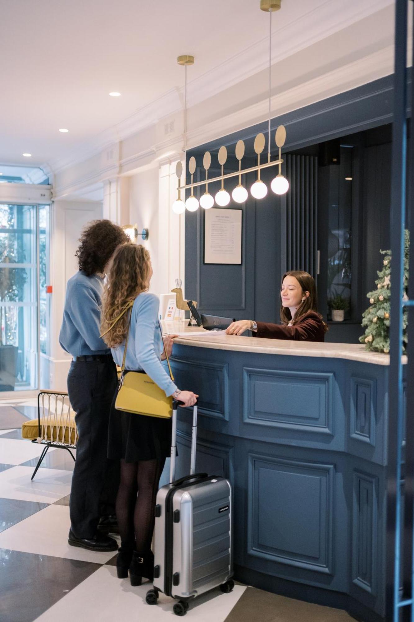 Passy Eiffel Hotel 3*