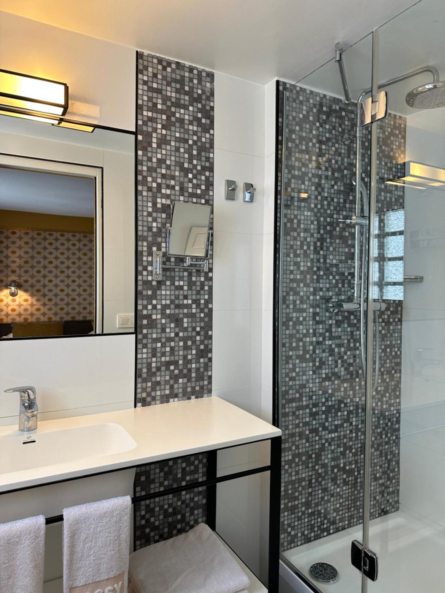 Passy Eiffel Hotel 3*