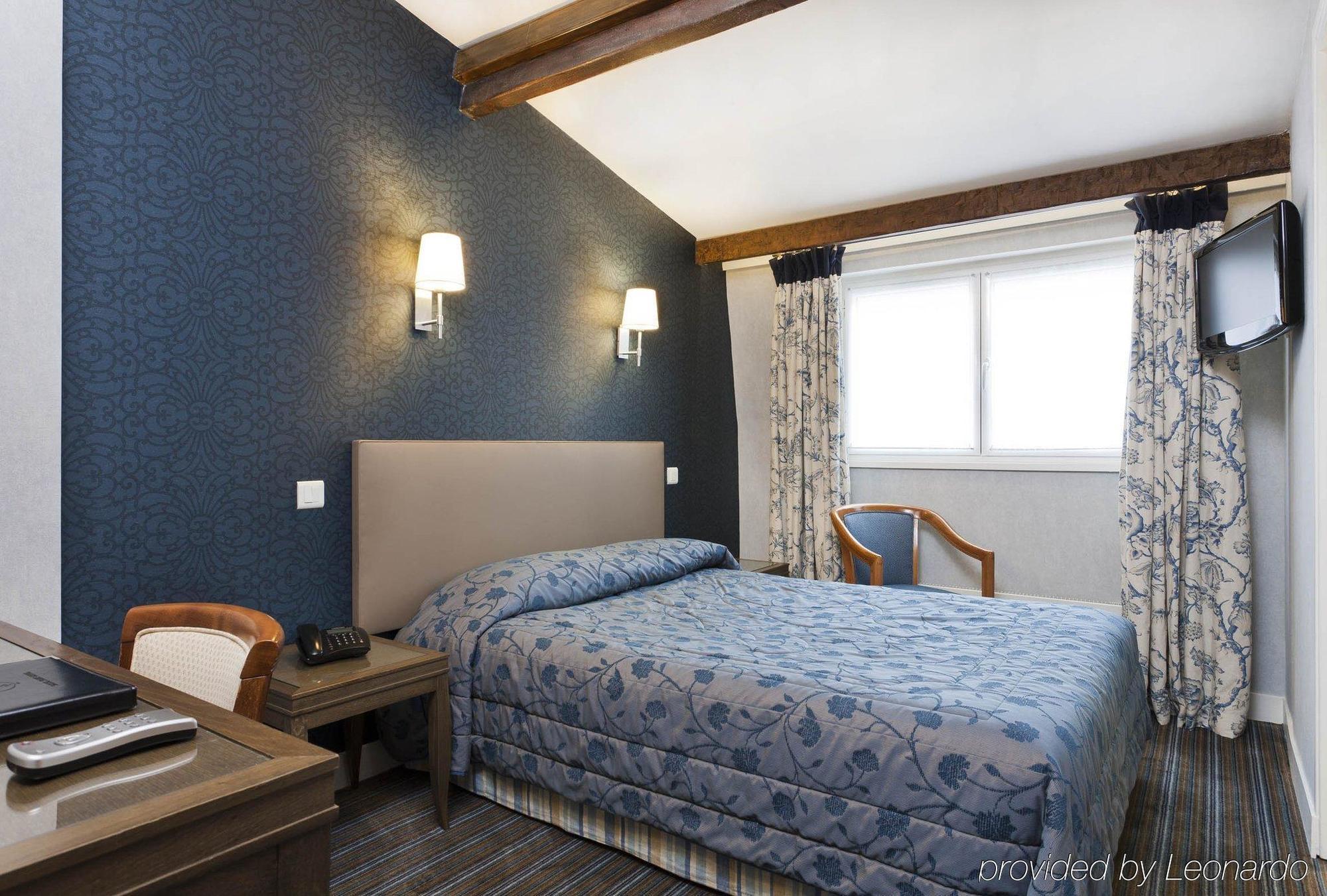 Passy Eiffel Hotel 3*