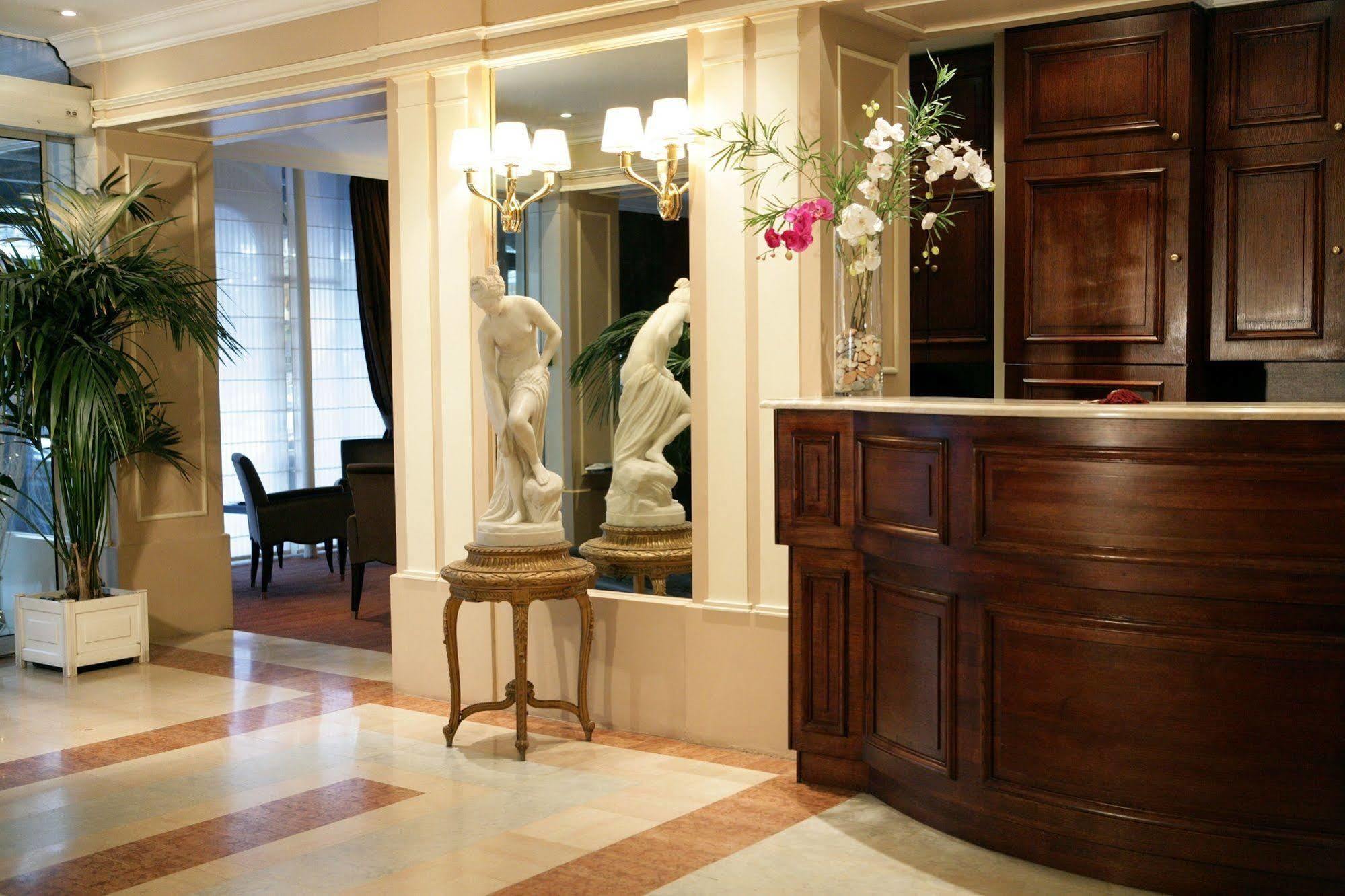 Passy Eiffel Hotel 3*