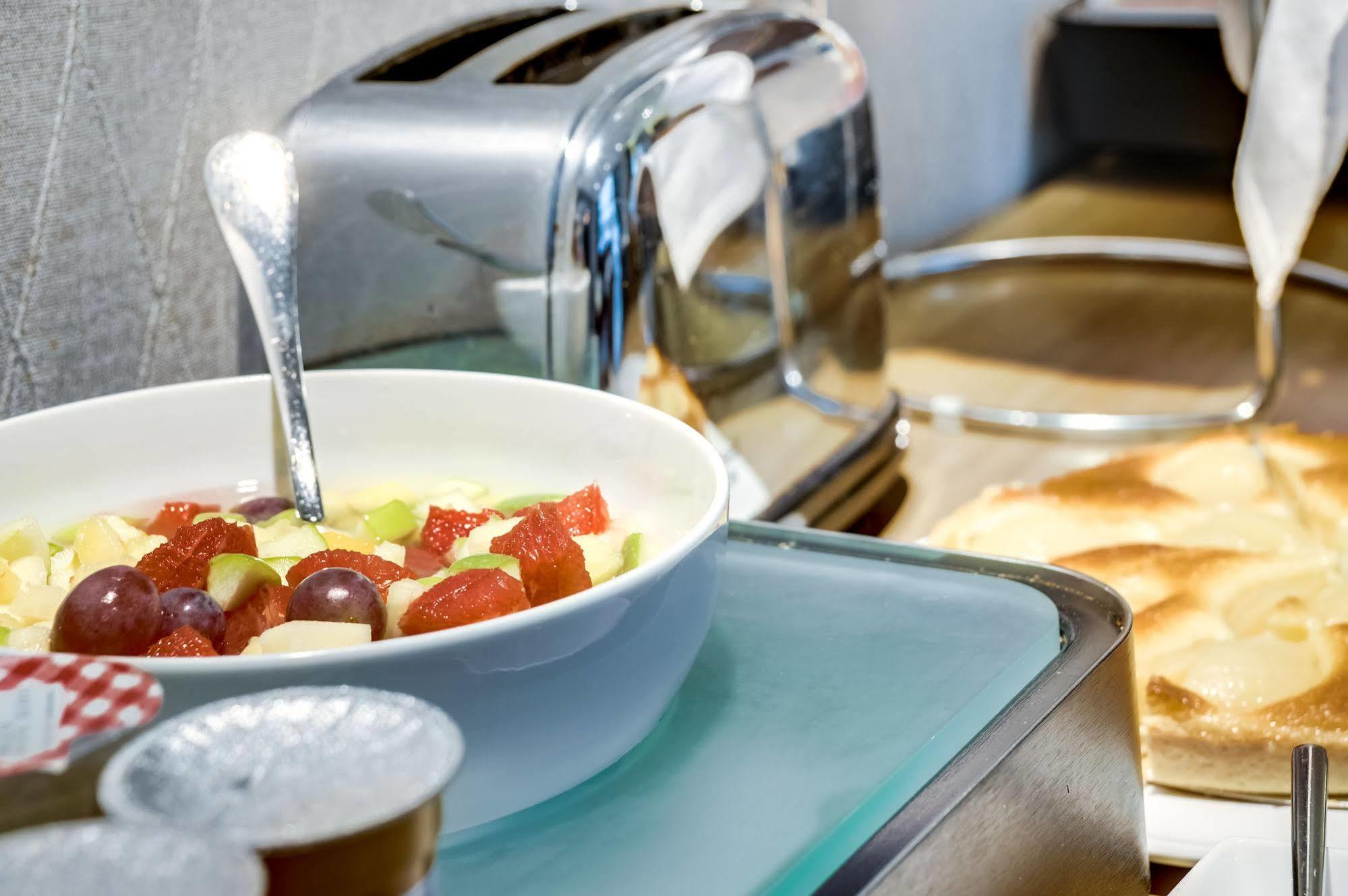 Passy Eiffel Hotel 3*